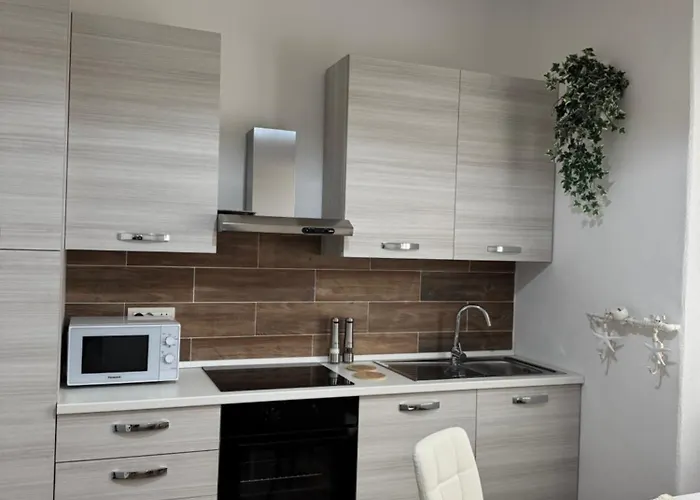 Edward House ラ・スペツィア