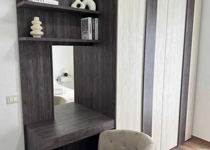 Edward House * ラ・スペツィア